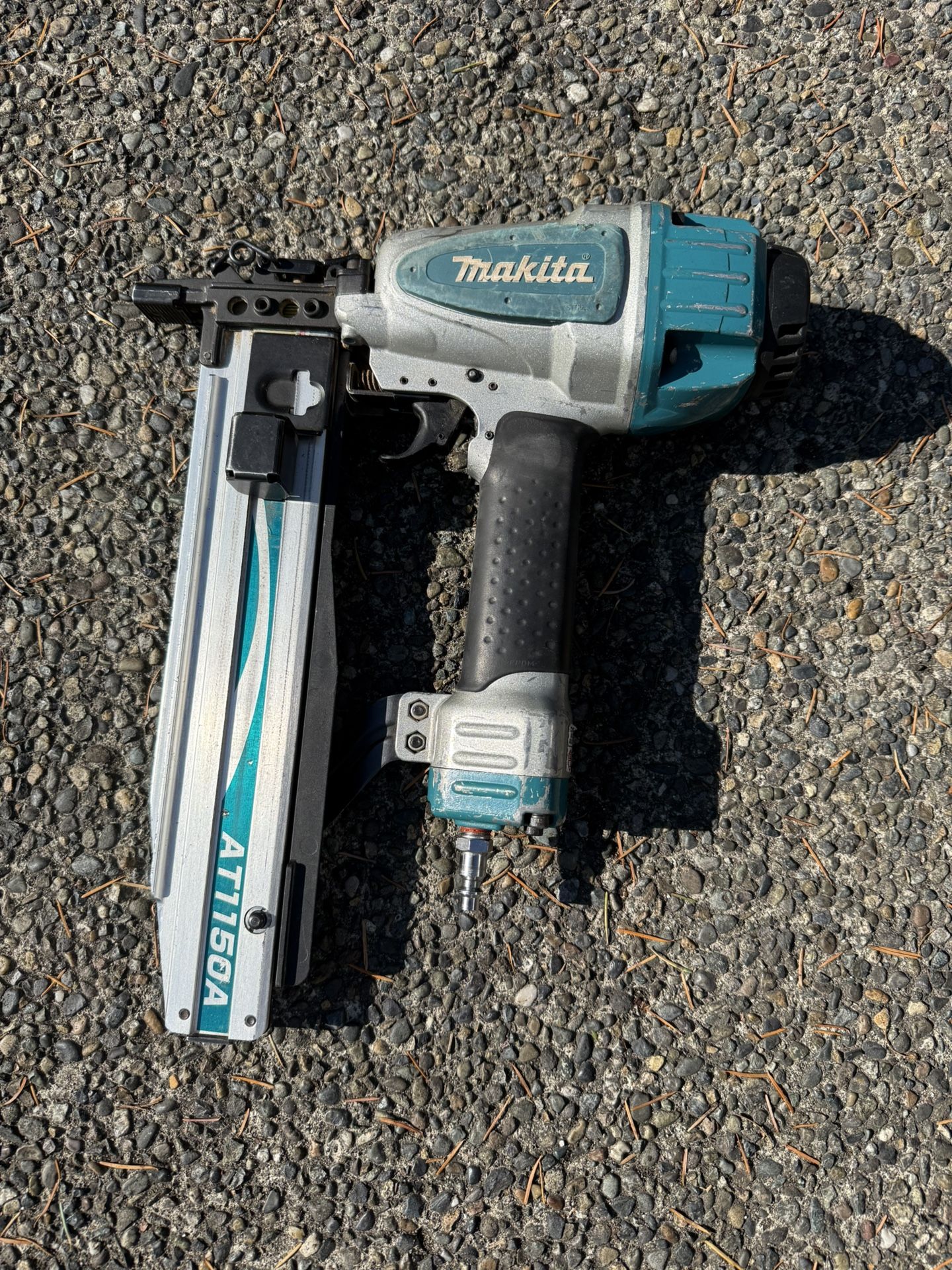 Makita AT1150A 7/16 Crown Staple Gun