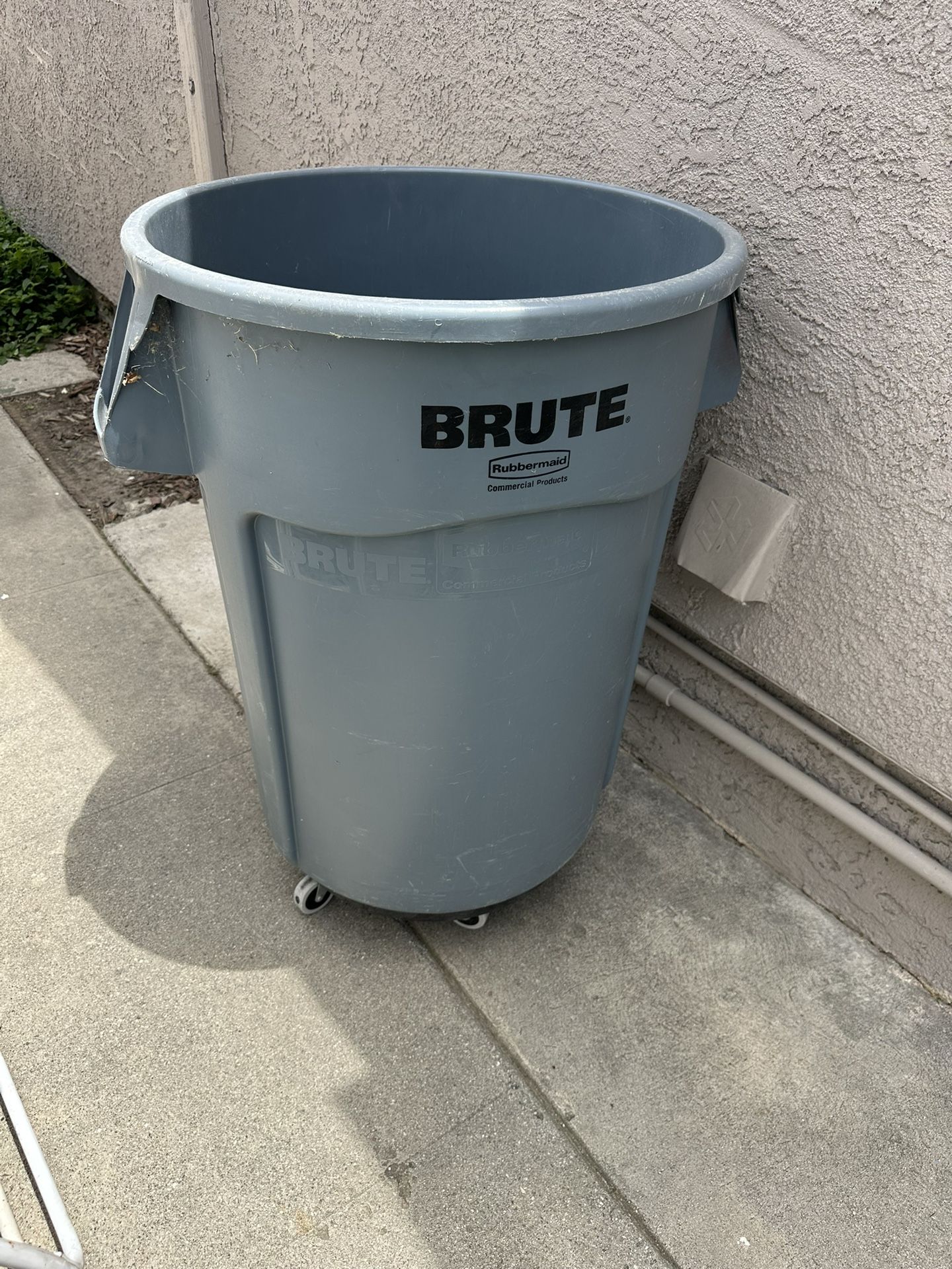 Trash Can With Wheels
