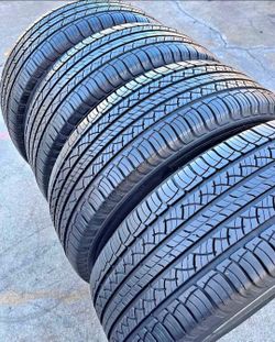 235 65 18 Michelin tires Con 80% de Vida Las 4