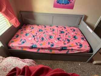 Daybed w/ storage