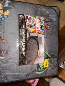 Marvel Twin Comforter & Sham Set