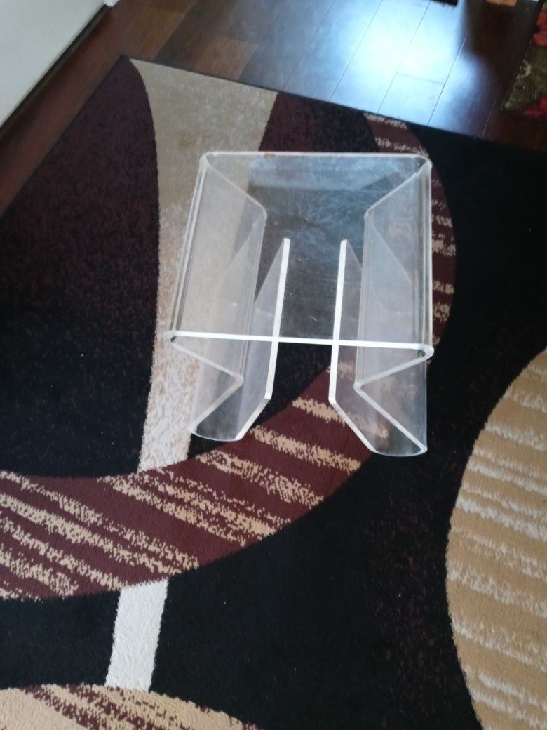 SET OF 2 PLEXI GLASS END TABLES