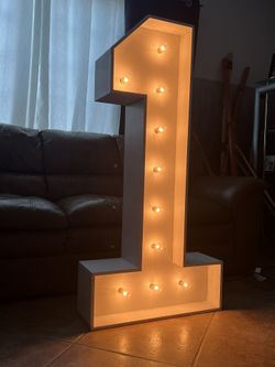 4ft White Number 1 Marquee Stand