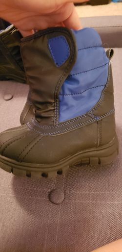 Toddler snow boots size 8