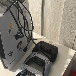 Used PS5 with 3 Controllers