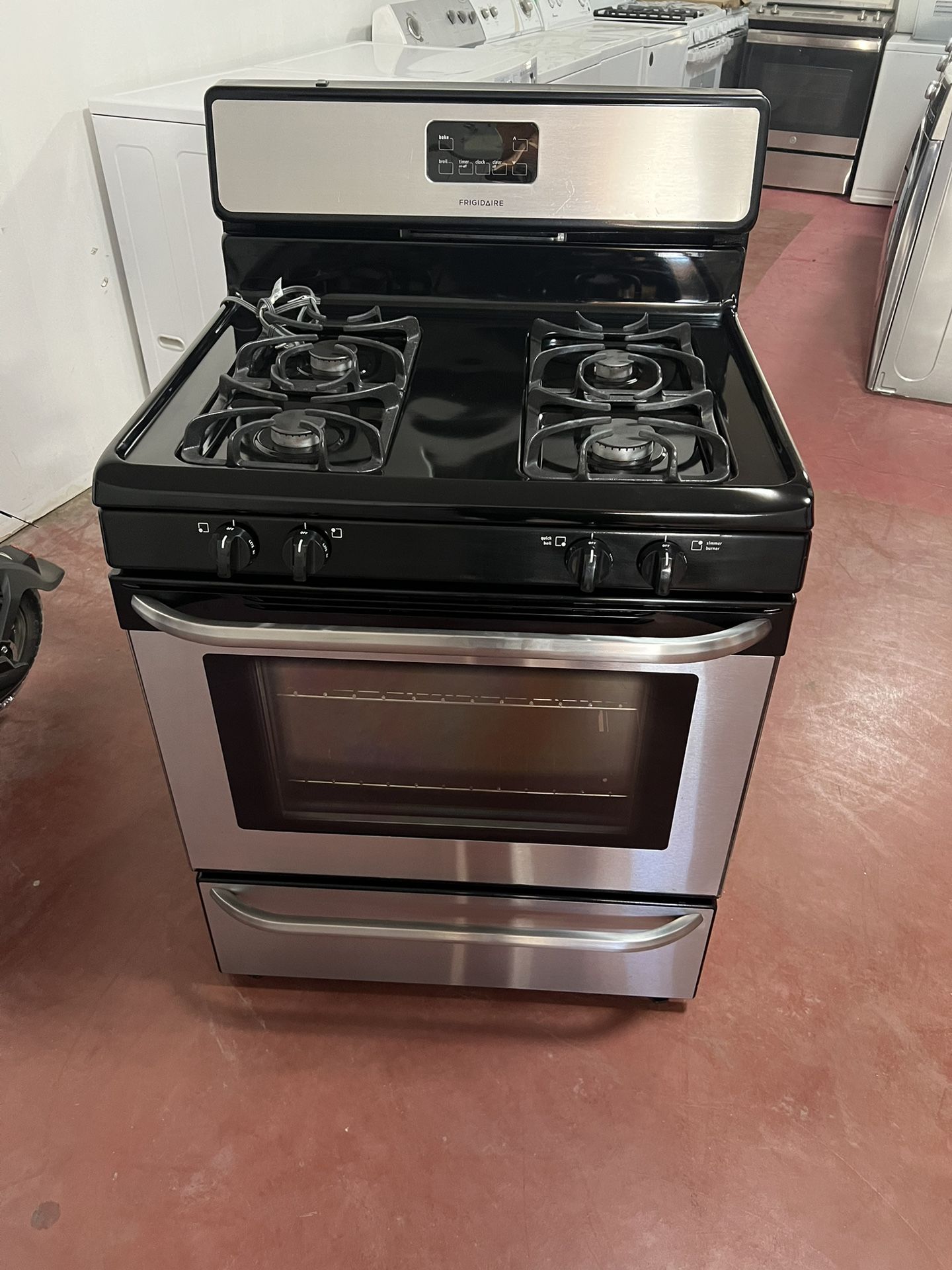 Frigidaire 4burner gas stove in perfect condition, delivered to your