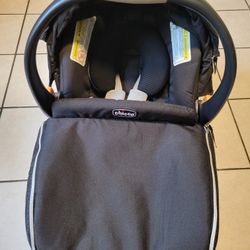 chicco baby car seat like new