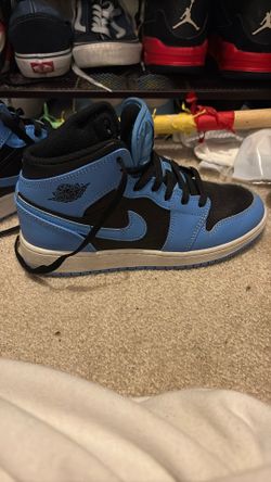 Jordan 1’s (blue)