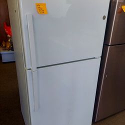 GE 18cu.ft and 22cu.ft Refrigerators Starting At $600