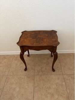 Queen Anne Style Burl Wood Side Table