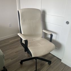 Modern Office Chair – Black & White