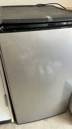 Kenmore Undercounter Refrigerator model. 4.4 cu.ft. capacity