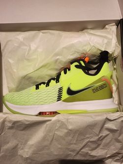 Lebron James Size 8 https://offerup.com/redirect/?o=QnJhbmQubmV3  Lime.color