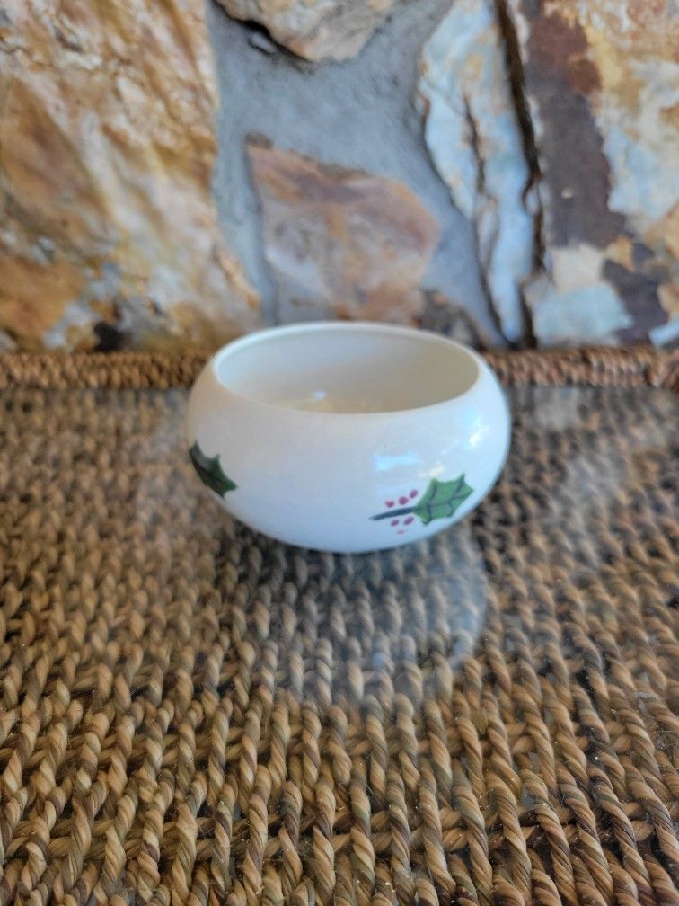 Extra Small Ceramic Holly Pot
Perfect For Succulents