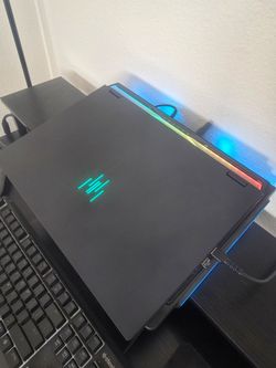 Predator Helios PH16-72 Gaming Laptop *Barely Used * <20hr use.