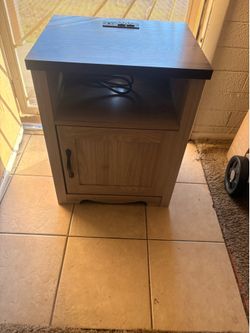 🔥 Brand New Nightstand w/ Charging Station, USB & Storage – Rustic Brown