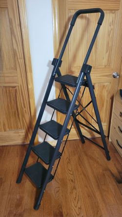 NEW Black 5-Step Folding Step Ladder