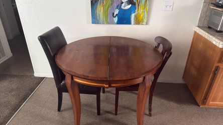 Kitchen table 2 random chairs