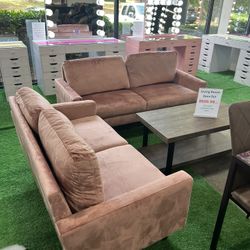 Velvet Pink Couch and Loveseat and Coffee Table / Sofá rosa de terciopelo y sofá de dos plazas y mesa de centro