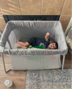 Skip hop expandable pack and play