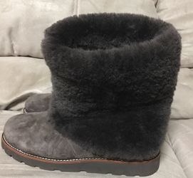 Classic UGG Boot - Women size 9