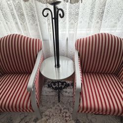 Two Armchairs With Lamp