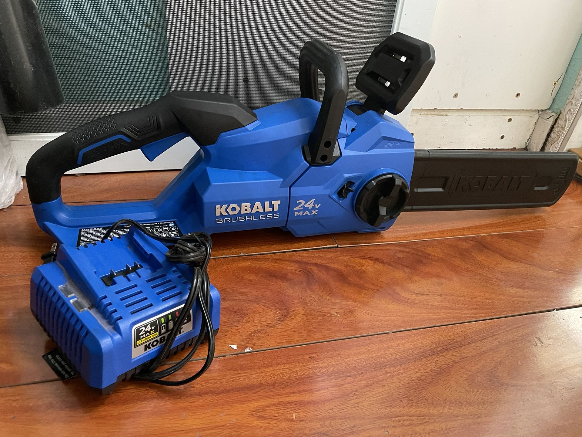 KOBALT 24-volt Max 12-in Brushless Cordless Electric Chainsaw 4 Ah (Battery & Charger Included)