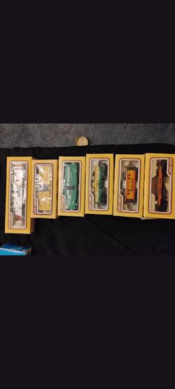 Multiple HO scale model trains all new in box. Vintage/retro & known brands. Amtrak, Oscar meyer etc