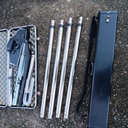 Roberts  Two Case Carpet Strecher(Looks Unused) Many Other Tools. For Pick Up Fremont Sea. No Low Ball Offers Please. No Trades. Yes I Have It 