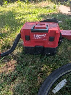 Milwaukee M12 Shop Vac