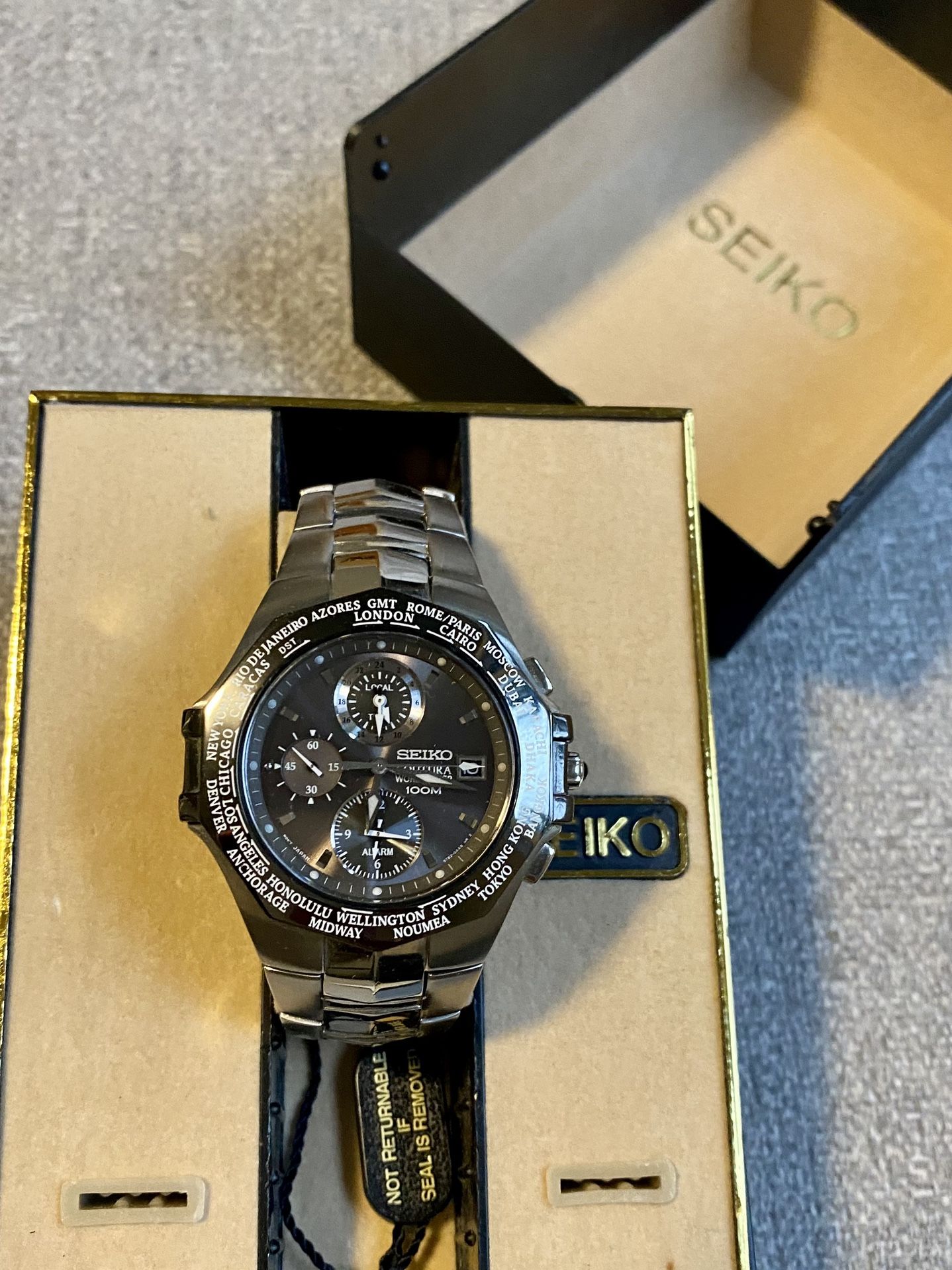 Seiko Men s Coutura World Timer Watch for Sale in Bellevue WA