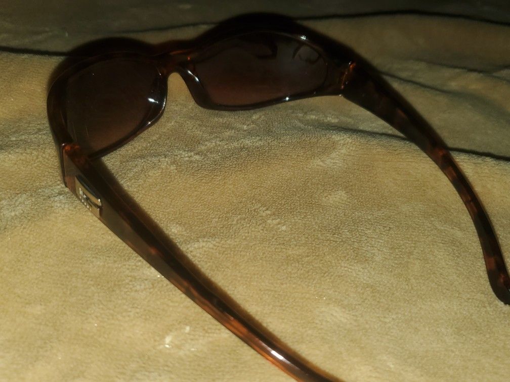 SUNGLASSES GUCCI