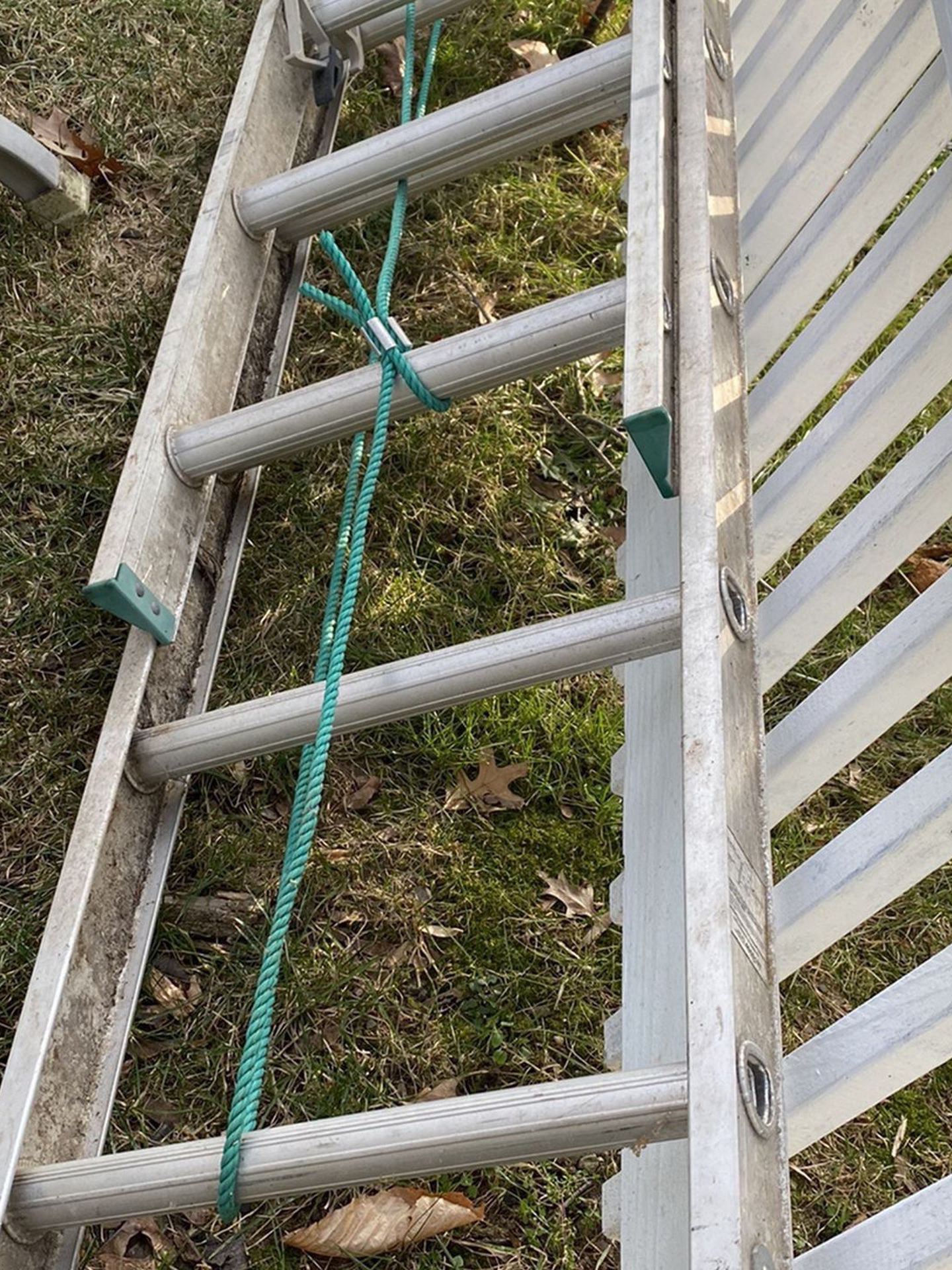 Louisville 24 Ft Extension Ladder W Stabilizer Bar