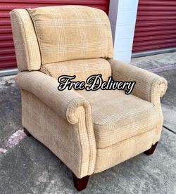 Recliner Soft and Comfy See photos and details
