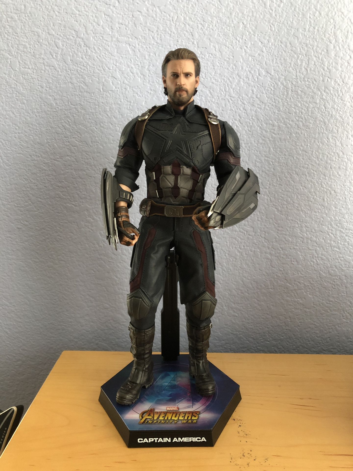 Hot Toys Captain America (Avengers: Infinity War) Movie Promo Edition