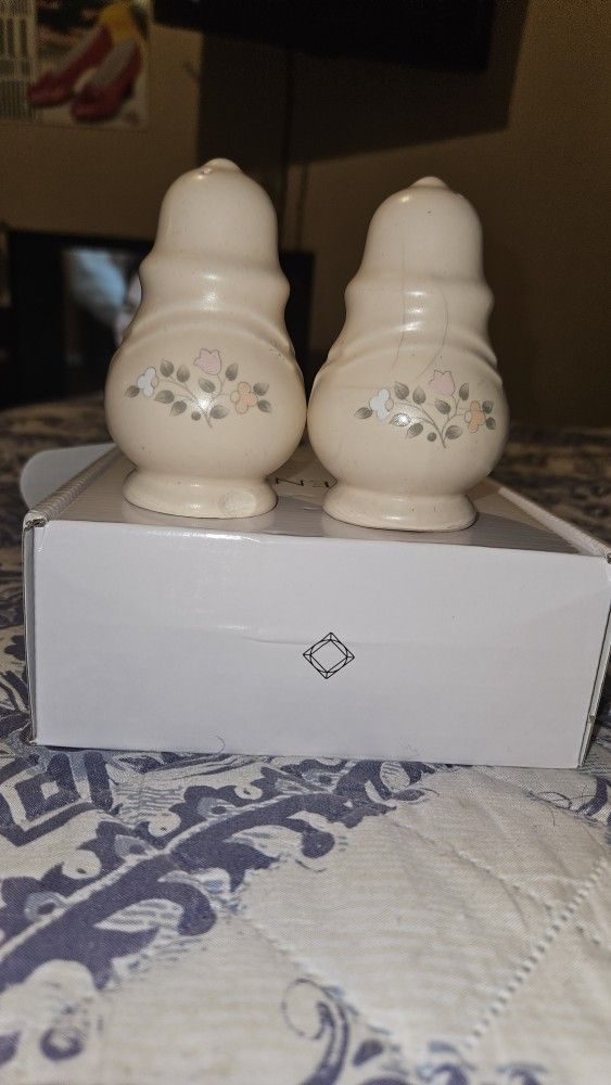Vintage Pfaltzgraff salt and pepper shakers. No chips or cracks.