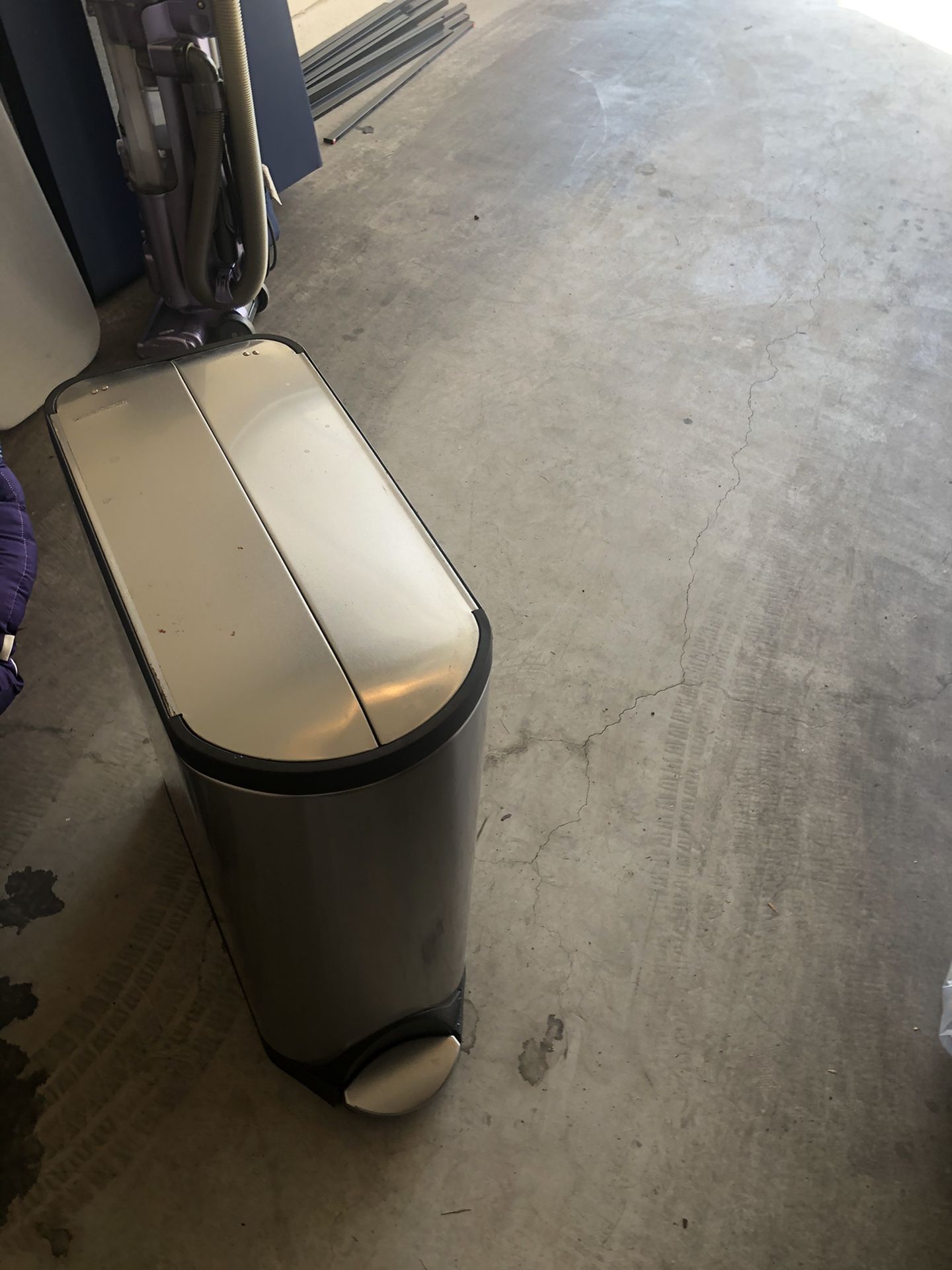 Simplehuman trash can 13 gallons