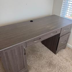 Computer Table for Sale – Good Condition!
