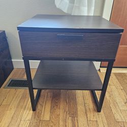 End Table/Bedside Table