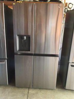Refrigerator side and side