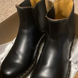 Dr. Martens 2976 Chelsea Boots Black Smooth Leather – Women’s US 10 – New in Box