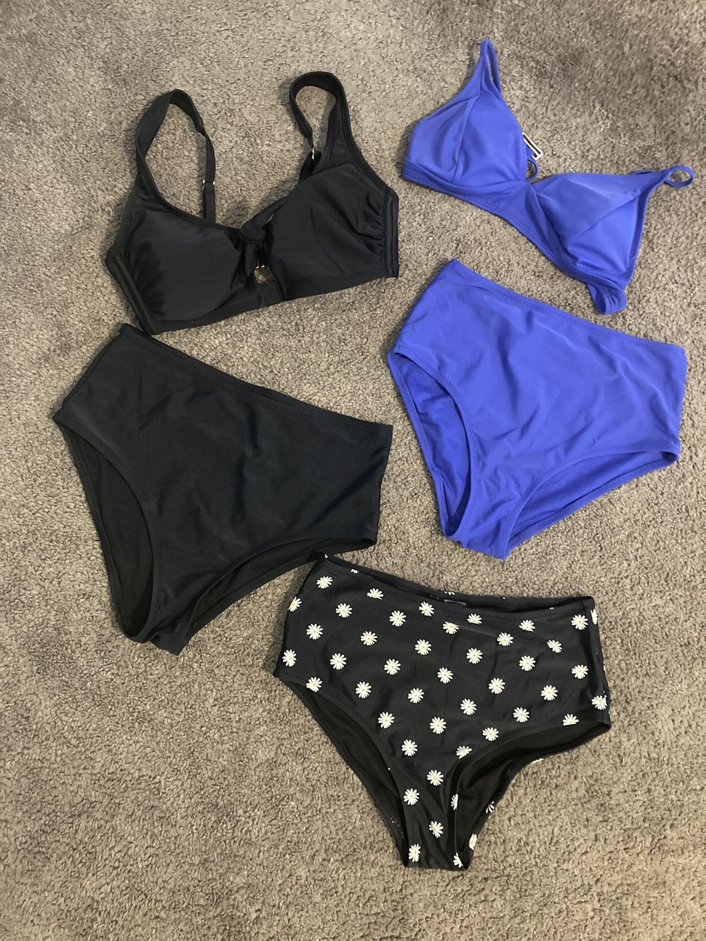 5 Piece Women’s Bathing Swim suit lot Size Small - 4 Old Navy And 1 Xilheration