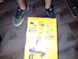DeWalt Chainsaw  12" 20v Battery An Charger Included