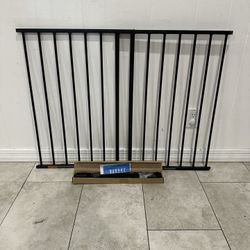 Extra Wide Pet Gate / Baby Gate - Fits Openings 24” - 40.5”