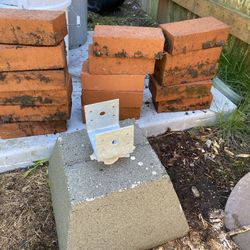 Free Deck Block And 16 Red Bricks 