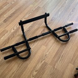BEACH/BODY  PULL-UP 💪🏿 BAR 300/lbs. Capacity for DOORWAY  🚪