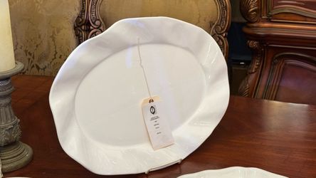 Porcelain serving plate