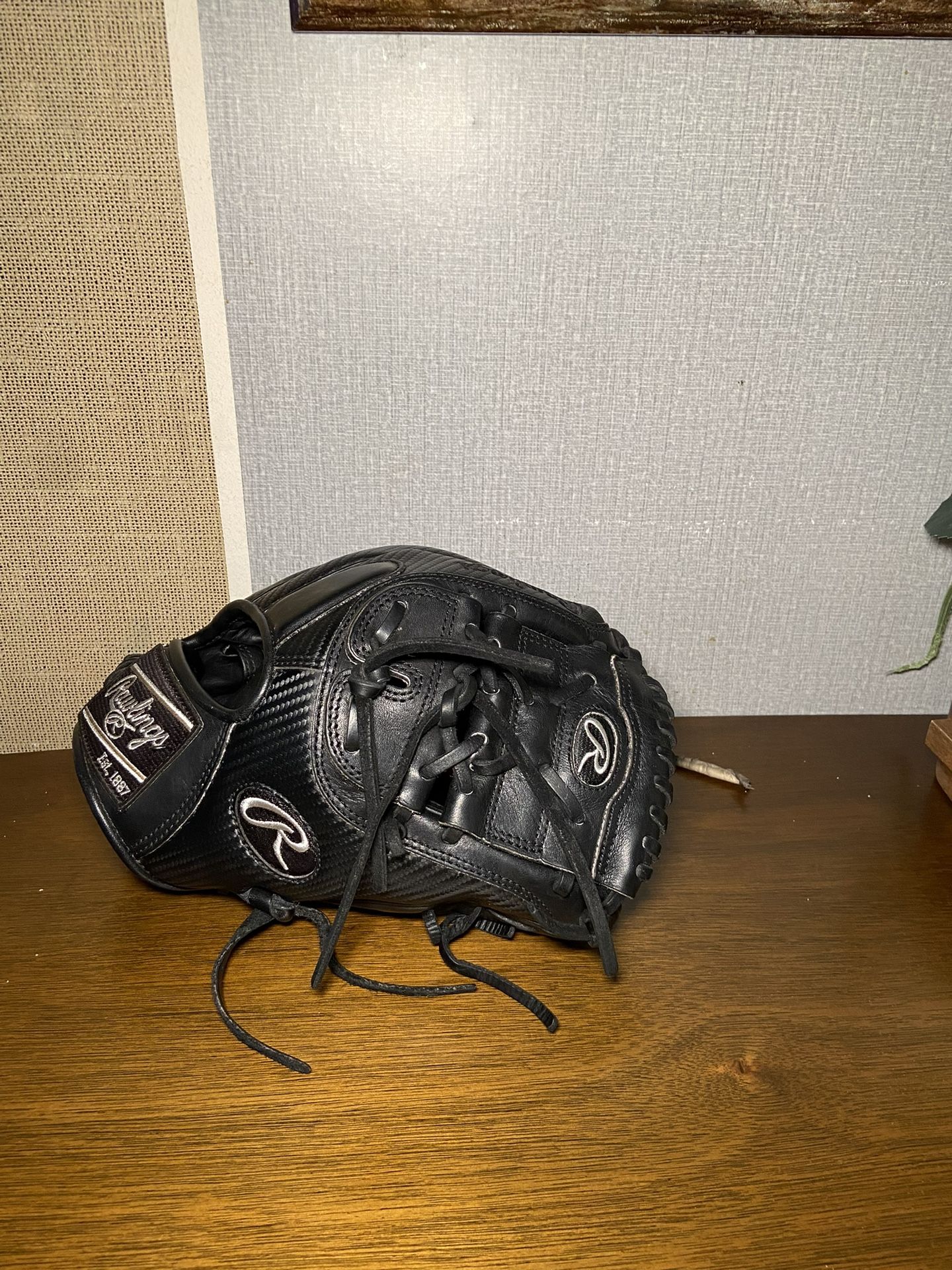 Rawlings Hearth of the Hide Hyper Shell black baseball glove 11 3/4 Inch