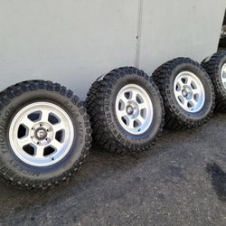 17" Fuel wheels/rims 33" Mickey Thompson MTZ tires