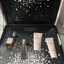 4 Pc Flowerbomb Eau de Parfum Luxury Gift Set.